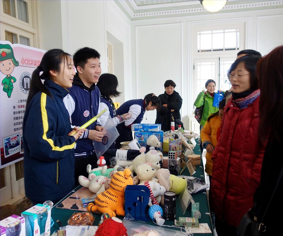 格致中学学雷锋201903义卖活动照片2.jpg